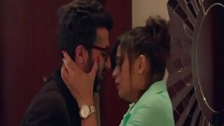 Ciuman Panas Bintang Film India Yang Menggairahkan