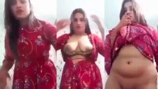 Gadis Seksi Pamerin Tetek Dan Bokongnya Buat Buka-bukaan Di Depan Pacarnya.