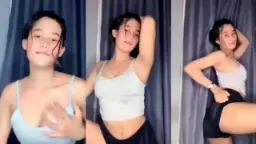 Vivie Baju Putih Goyang, Goyangannya Bikin Makin Pengen.