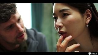 Gadis Kpop Asia Imut Ngeces Air Mani – Cewek Jepang Dibekap Muka Dipaksa Ngentot