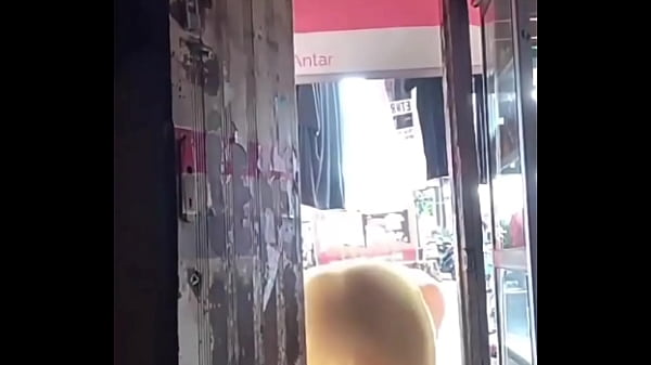 Gairah Panas, Jemur Baju Terlupa Demi Ajakan Bercinta