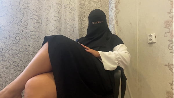 Ibu Tiri Hijab Arab Lagi Mainin Diri Sendiri, Bikin Makin Panas.