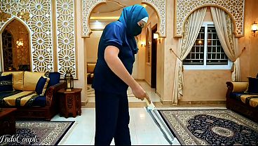 Cewek Pembantu Rumah Tangga Berhijab Disuruh Ngewe Bosnya Dan Telan Semua Mani