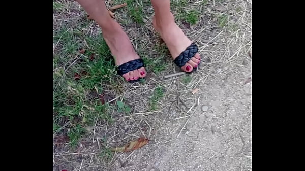 Ibu Arab Jalang Dengan Jari Kaki Seksi Dan Tumit Menggoda Yang Bikin Nafsu Membara