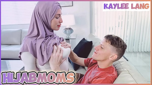 Istri Orang, Diam-diam Penuh Gairah, Ibu Arab Seksi Kaylee Lang
