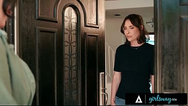Sarah Arabic Nempok Komandan Lama Casey Calvert, Binatang Perang Bersuara Merdu