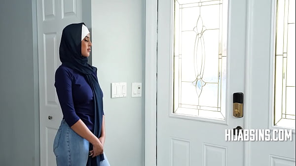 Gadis Arab Kaku Belajar Budaya Amerika, Mulutnya Makin Basah Lihat Kebebasan.