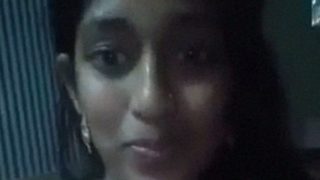 Nih Cewek Bangla Montok Polos, Bugil Sambil Mainin Memek Sendiri Sampe Basah.
