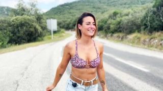 Pam Jalan-jalan Di Ardèche, Keluar Pakai Baju Tipis, Goyang-goyang Bikin Makin Basah!