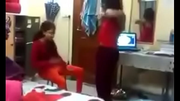 Lucah Di Hostel, Bahasa Hindi-nya Bikin Ngilu Dan Bikin Malu.