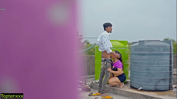 Cewek India Lagi Ml Di Atap Rumah, Jangan Keluar Di Dalem Ya Sayang!