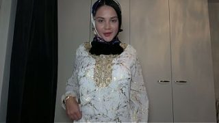 Pov – Ngencengin Adik Tiri Muslimah Berjilbab, Romantis Tapi Ngehe.