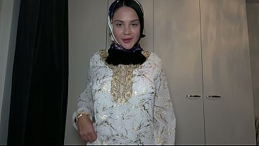 Pov – Ngencengin Adik Tiri Muslimah Berjilbab, Romantis Tapi Ngehe.