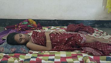 Desi Bhabhi Ki Chut Padosi Ne Jabardast Chod Di