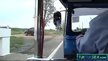Ibu-ibu Thailand Di Jalan Dijemput, Diajak Jalan-jalan, Ujung-ujungnya Digebukin Di Mobil