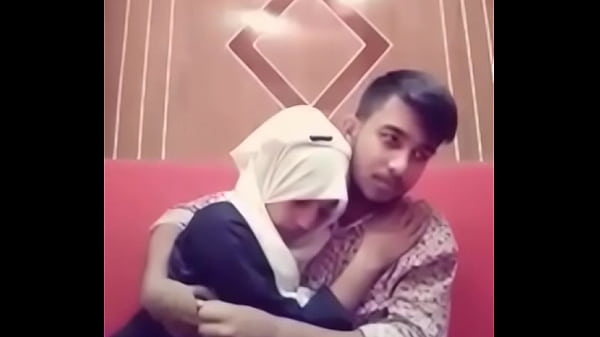 Desi Cewek Dan Cowok Lagi Ciuman Panas Di Kamar Hotel, Bibir Nempel Basah, Napsu Menggila.