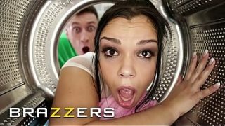 Brandal – Luber Betah Di Jepit, Nggak Kuat Nunggu Lama, Langsung Cocokin Sama Bintang Brazzers Paling Hot