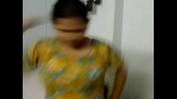 Desi Cewek Imut Abis Mandi, Basah-basah Bikin Greget