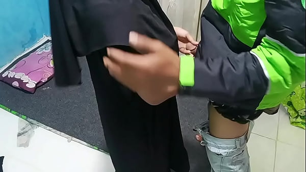 Ngentot Bareng Ojol, Prank Bikin Crot Di Jalan