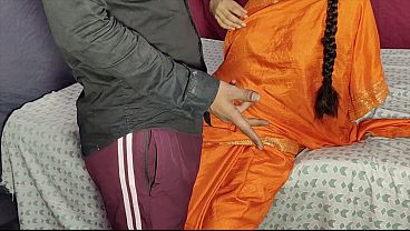 Dever Ne Desi Bhabhi Ki Chut Ki Pyaas Bujhai, Garam Raat Mein Jism Ki Aag Jalai.