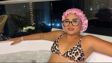 Madrastra Jalang Mandi Telanjang Bareng Anak Tiri Di Jacuzzi, Minta Digenjotin Pas Bapak Lagi Keluar.