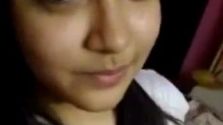 Cewek Pamerin Teteknya – Bugil Sendiri Gaya India