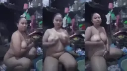 Lagi Mandi, Kirim Video Bugil Ke Pacar Biar Makin Bernafsu.