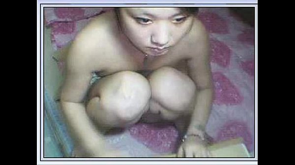 Cewek Chinese Mungil Lagi Ngangkang Di Depan Kamera.