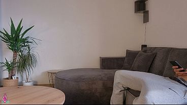 Ibu Tiri Lihat Kontol Kaku Anak Tiri Pas Lagi Bersihin, Langsung Bantu Dia Crot Di Pantat Gede Bundar Aku.