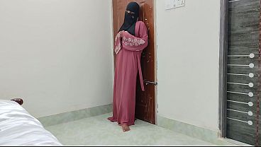 Malu-malu Tapi Ngehe, Cewek Hijab India Pertama Kali Crot Di Memek