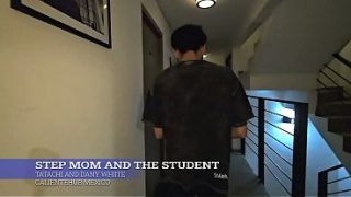 Ibu Tiri Lagi Panas, Muridnya Mulai Merayu.
