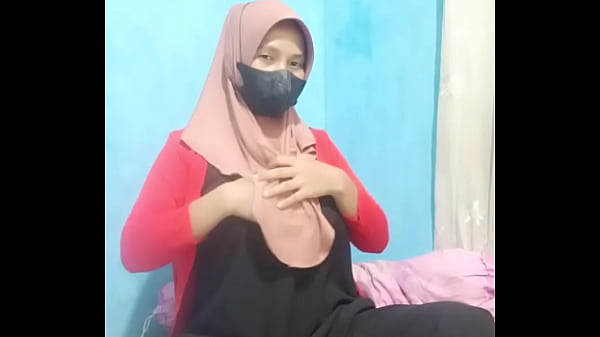 Gadis Berhijab Mainin Diri Pakai Dildo Sampe Crot Keluar.