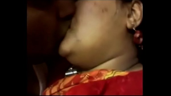 Desi Aunty, Badan Montok, Bibir Basah, Siap Digoyang