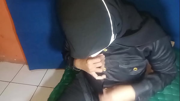 Satpam Cewek Sange Colmek Sampe Muncrat Becek, Crotnya Ngebut