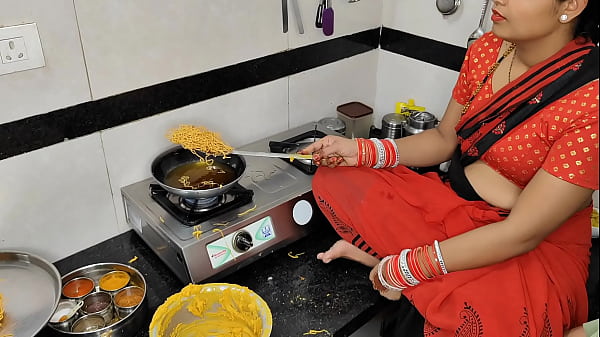 Komal Lagi Asik Bikin Gorengan Buat Diwali, Si Adik Ipar Langsung Nge-gaple Pengen Ngelunasin Kakak Ipar.