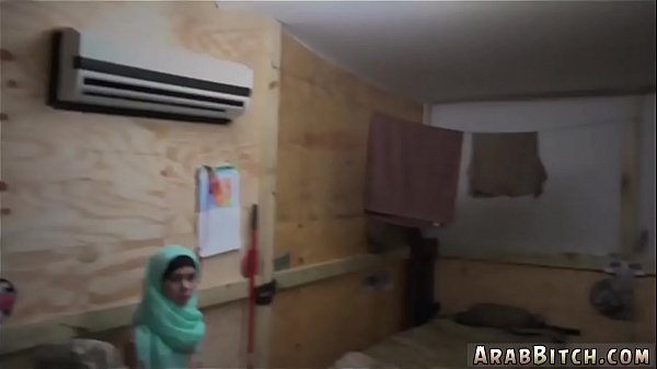 Ngentot Pertama Kali Di Lubang Belakang, Kontol Muncrat Di Memek Lari-lari!
