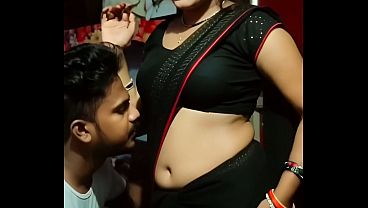 Desi Bhabhi Saree Navel Hot Romance
