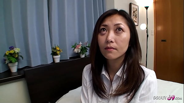 Ibu Tiri Jepang Yang Montok Dan Seksi Menggoda Untuk Ngewe Sampai Crot Di Dalem, Tonton Bokep Jav Tanpa Sensor.