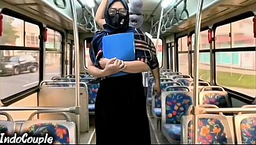Istri Muslim Pulang Kampus Sendirian Di Bus, Langsung Digagahin Orang Asing Di Balik Hijab.