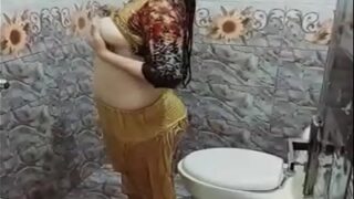 Gadis Montok Pakistan Mainin Diri Di Kamar Mandi Sambil Basah Kuyup.