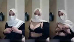 Hijab Camilla, Mainin Toket Bikin Ngilu