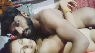 Pasangan Desa Rekam Momen Panasnya Di Film Biru India, Bikin Malu Tetangga.