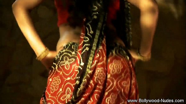 Gadis India Berkulit Sawo Matang Menari Dengan Gerakan Menggoda Yang Bikin Darah Mendidih.
