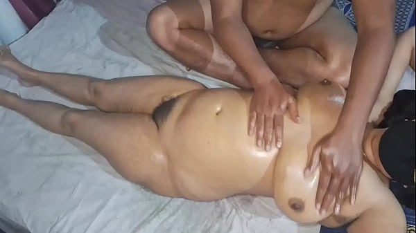 Buka Paha Mantan Istri Tetangga Sambil Ngocok Keluar Air Mani Di Kamar Mandi