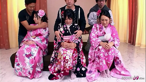 Pesta Seks Jepang Langka Dengan Tiga Abg Jav Imut Berbulu Vagina