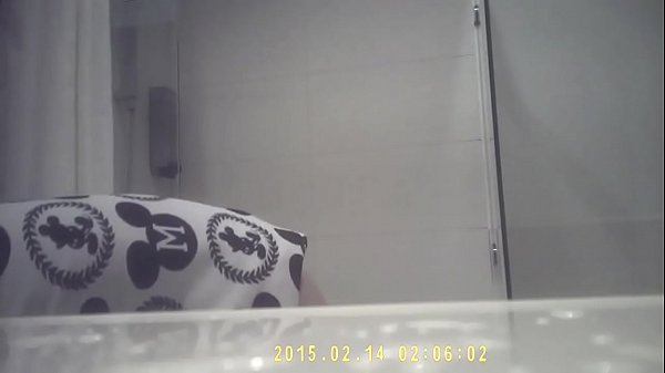 今晚偷看姐姐诗诗洗澡,小奶子湿透了,china
