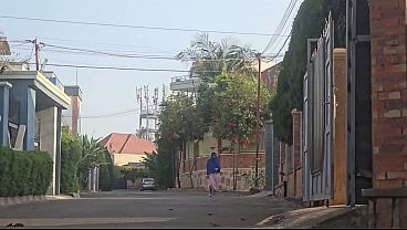 Mampus, Ibu Arab Itu Colmek Di Luar Rumah Dekat Jalan Raya Bikin Lihat Langsung