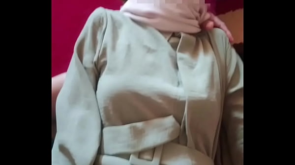 Saudari Tiri Berhijab Digebukin Di Hari Raya, Makin Panas Makin Nikmat