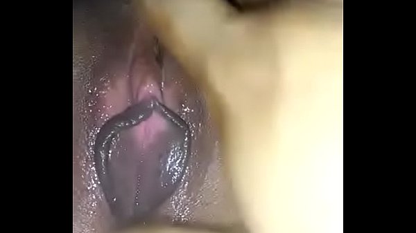 Cewek India Lagi Masturbasi Sampe Basah Kuyup, Grogi Liat Kontol Besar.