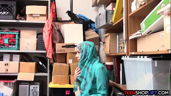 Remaja Arab Ketahuan Ngutil, Langsung Digebukin Ama Satpam Sambil Ngewe